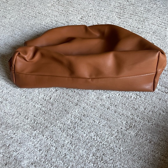 The Pouch Bag in vegan cognac leather - Picture 7 of 10